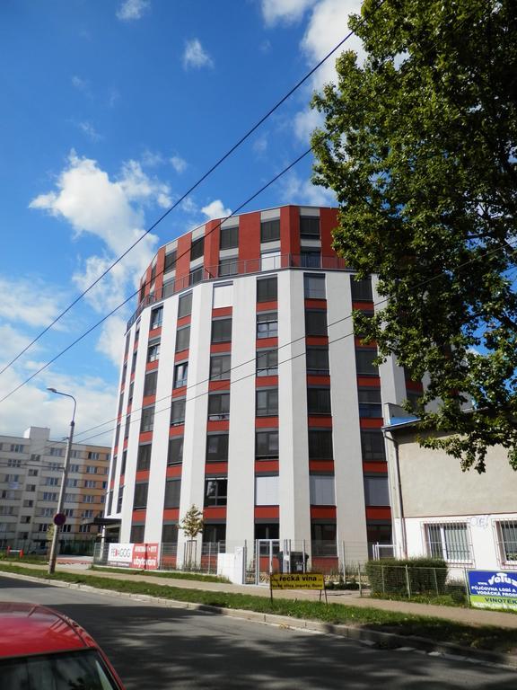 Ubytovaci Zarizeni Koleje Pedagog Ceske Budejovice Bagian luar foto